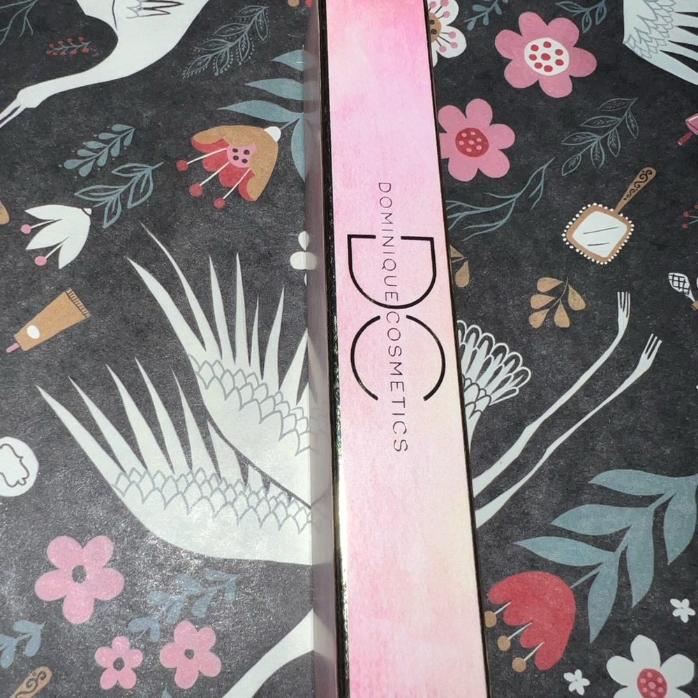 Dominique Cosmetics Bundle - Picture 10 of 12